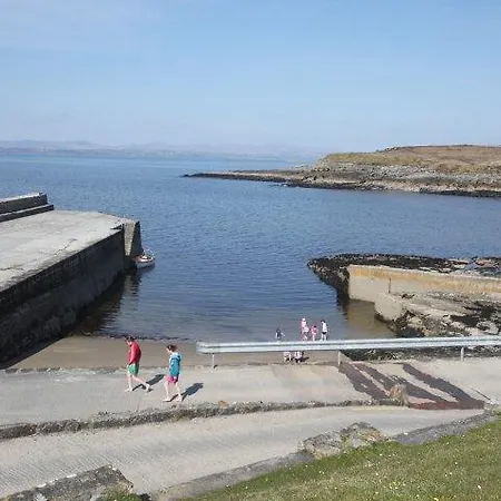 Creevy Pier فندق